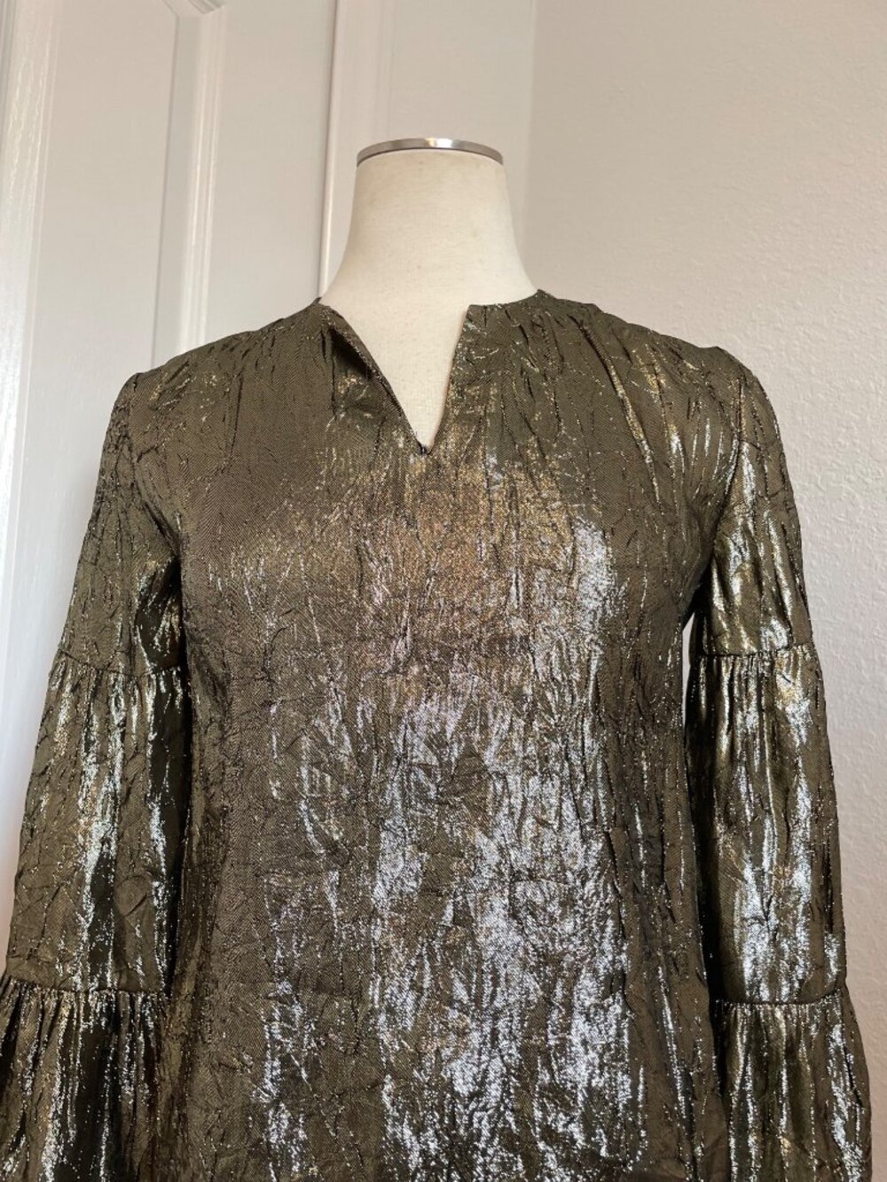 Michael Kors Collection Resort 2019 Runway Bell-Sleeve Crushed-Lame Peasant Top - Picture 5 of 14